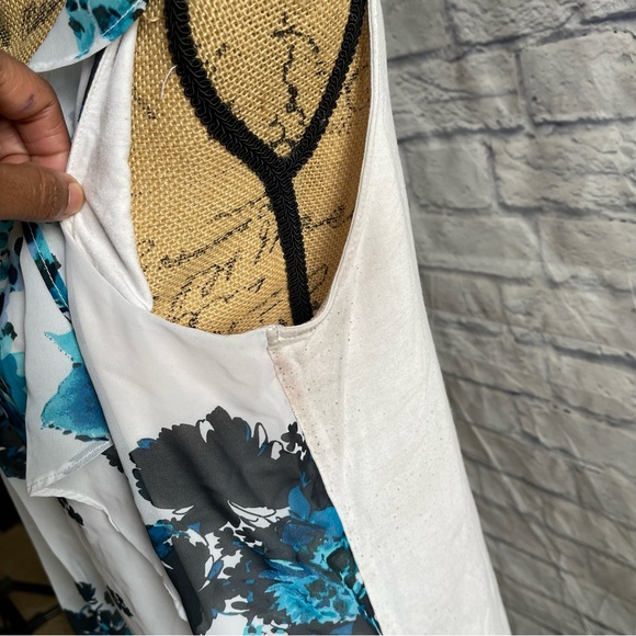 Floral Women's Top in Blue and Black - Picture 3 of 6